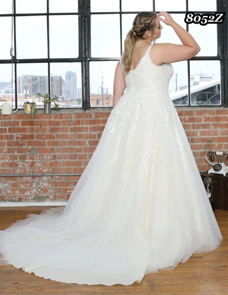 Abby Curvy Style #8052Z Backface Thumbnail Image