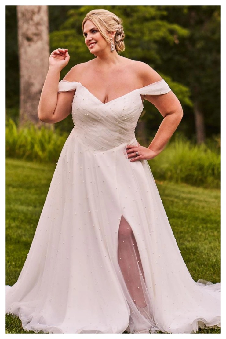 Michelle Bridal Style #MB2518 Default Thumbnail Image